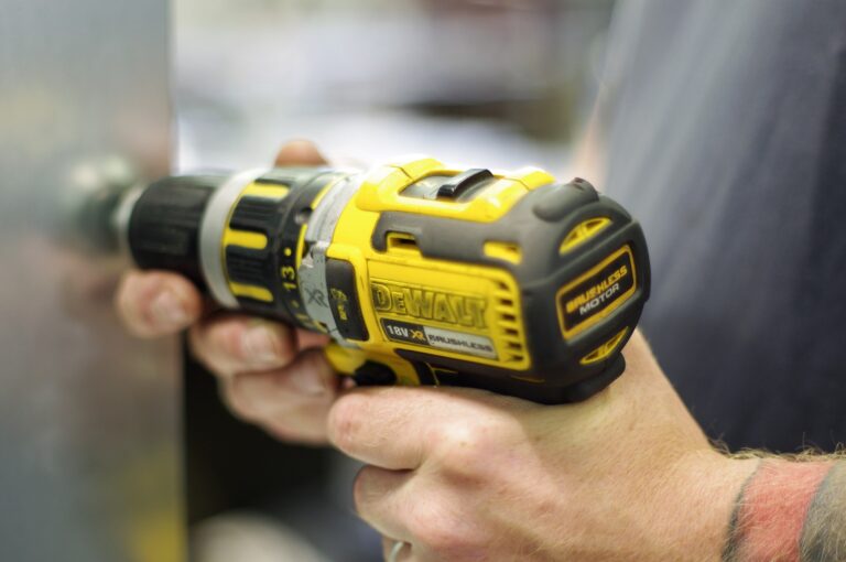 dewalt-5318773_1920